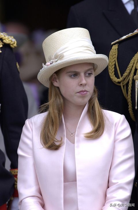 皇室蓝英国皇室衣服,英国王室穿什么颜色好看