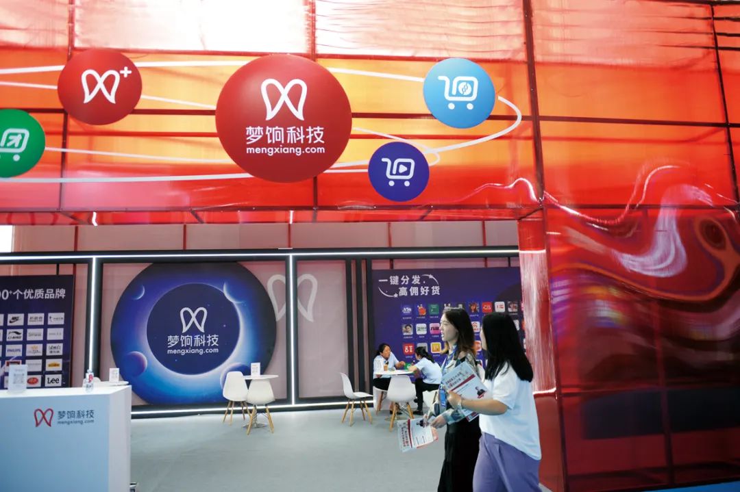 朋友圈卖东西一年能赚多少钱,朋友圈一边卖货一边晒赚了多少