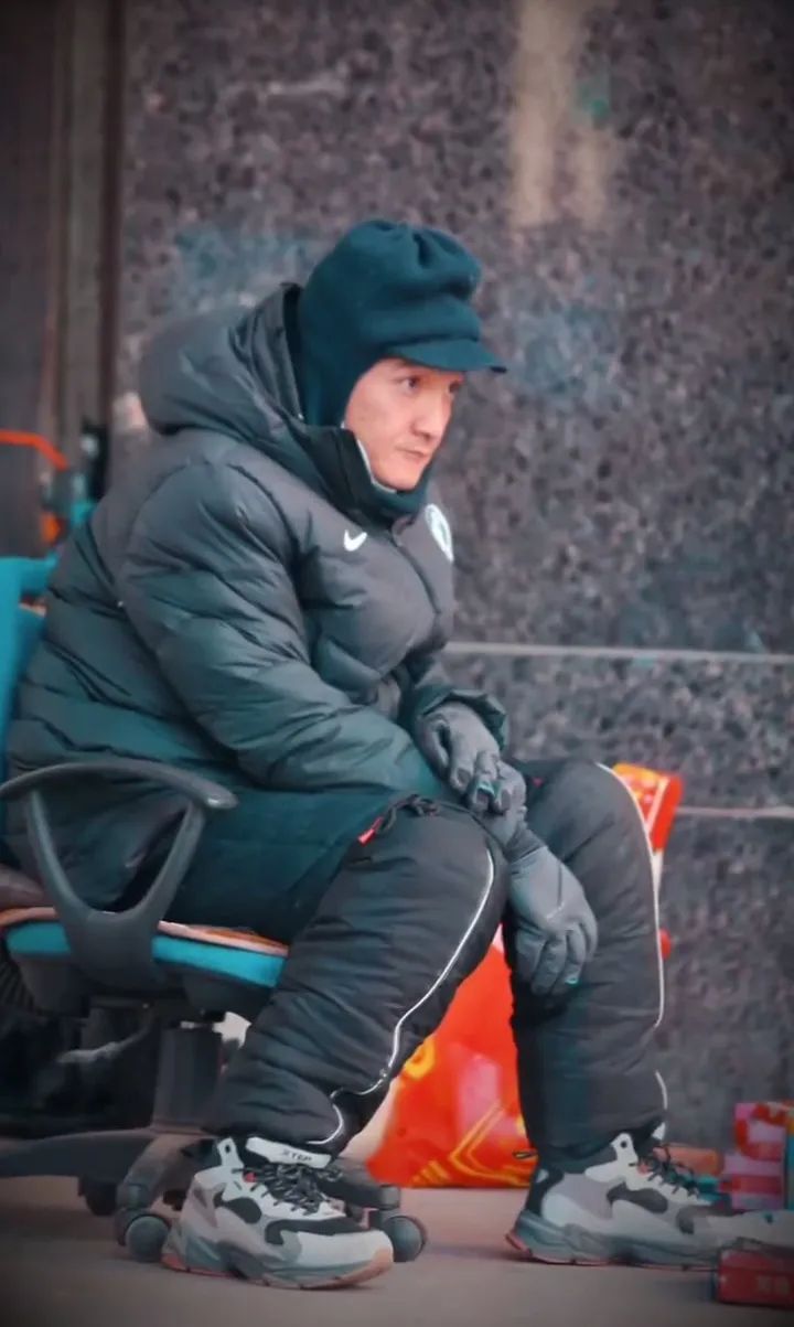 沈阳残疾小伙卖橘子后续,沈阳残疾小伙卖橘子拍摄者