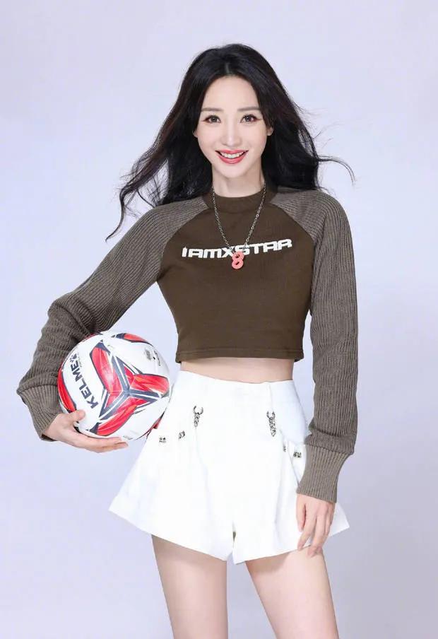 柳岩变身大姐大,柳岩变身李小璐