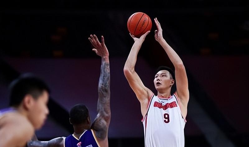 易建联老婆荆灵个人简介,易建联和荆灵爱情故事