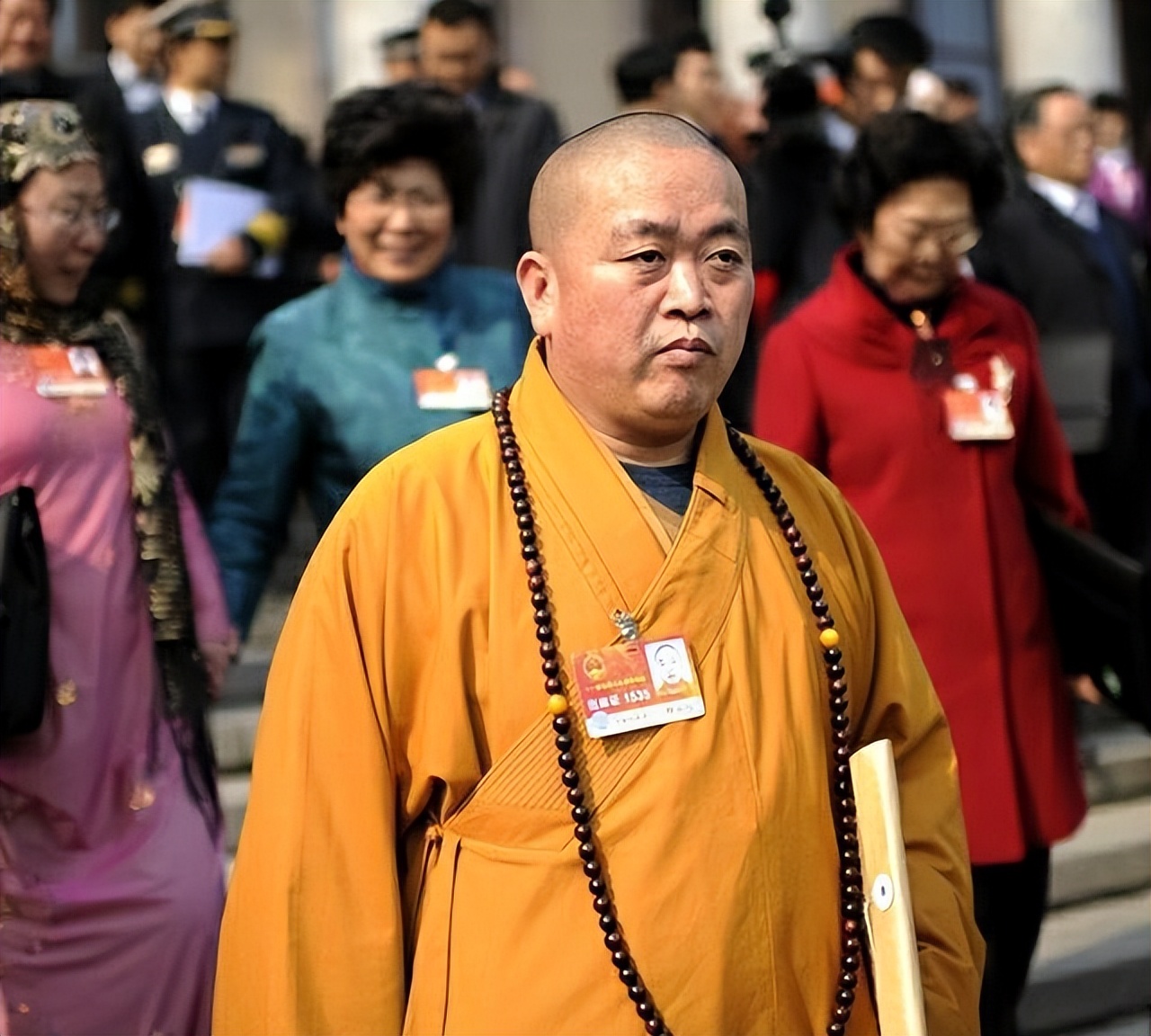 年轻人热衷拜佛,烧香拜佛的年轻人越来越多