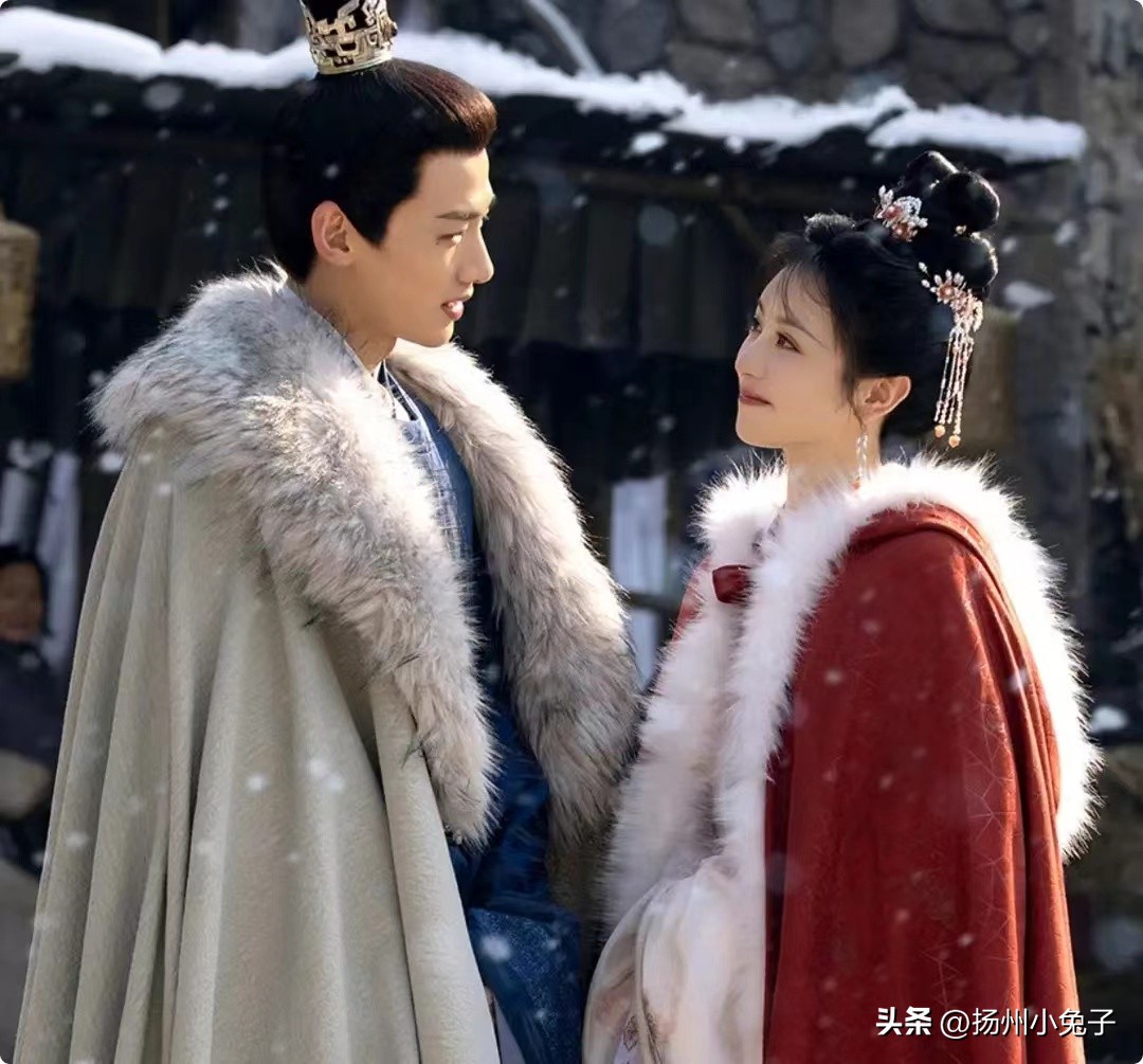 反弹琵琶说《卿卿》，不是“日常”