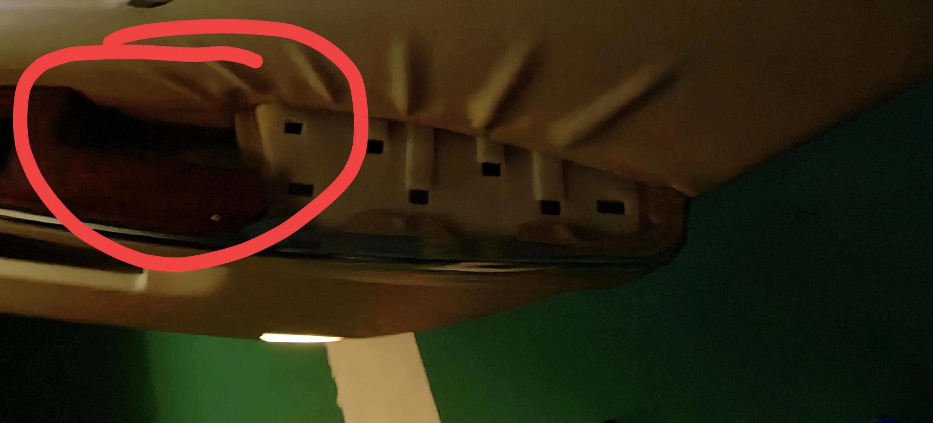 别克君越门锁块拆卸教程,君越遥控门锁接收器更换