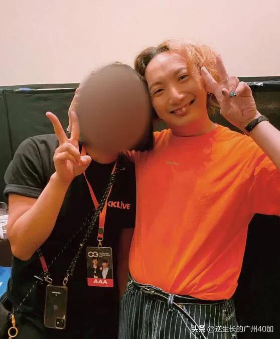 香港主持人在巨星见面会发表港独言论，粉丝喊“CHINA”教他做人