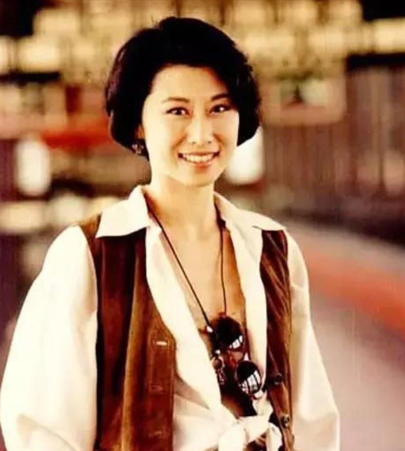 梅艳芳和叶倩文谁的气场大,叶倩文60岁仍唱功惊人