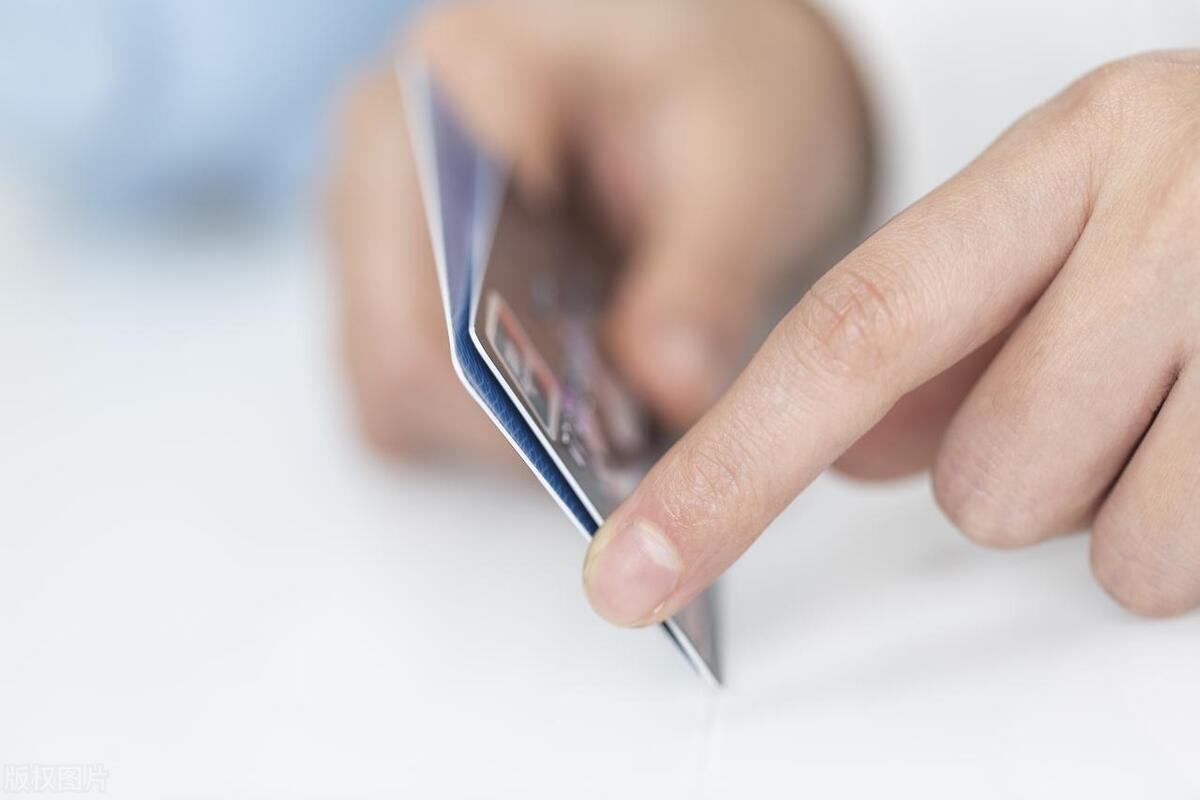 激活银行卡需要带什么证件,小孩激活银行卡需要本人去吗