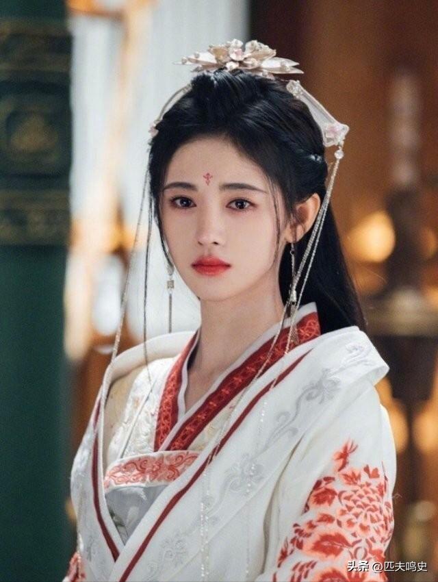 鞠婧祎四千年第一美女多少岁,被誉为中国两千年美女的鞠婧祎