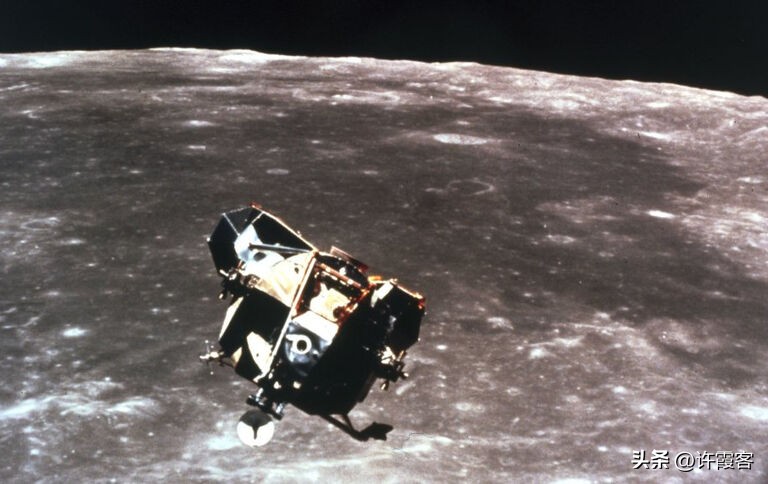 九死一生的阿波罗登月计划，实验中死亡三人，阿姆斯特朗差点牺牲