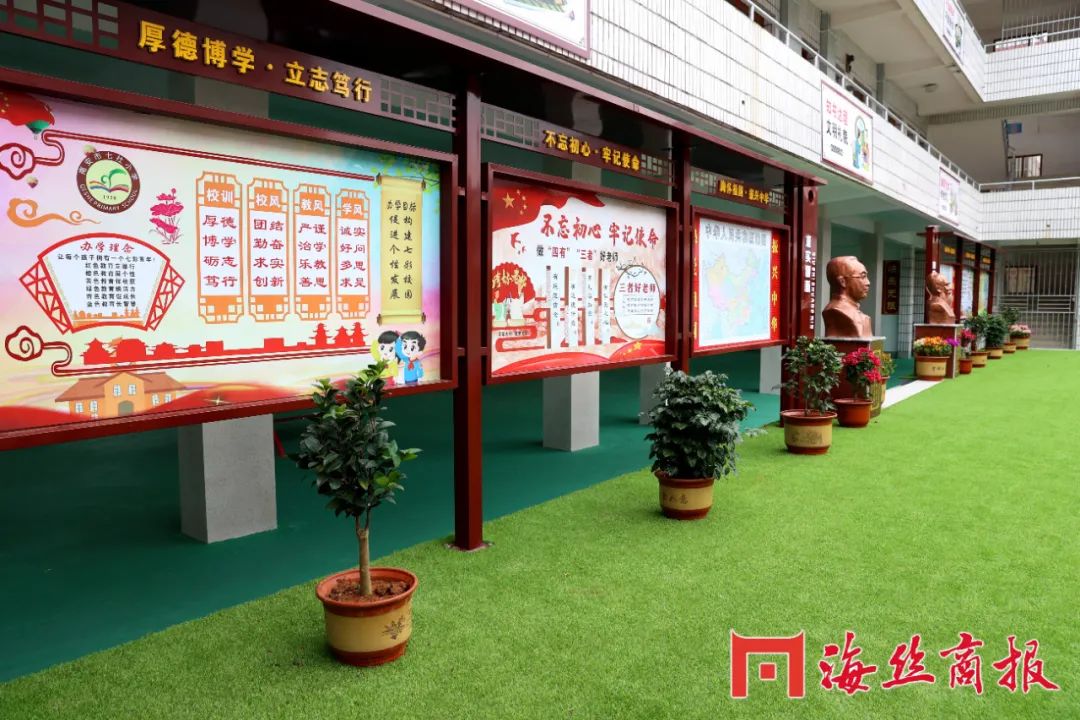 捐建希望小学善举,祝福乡贤为村民捐款