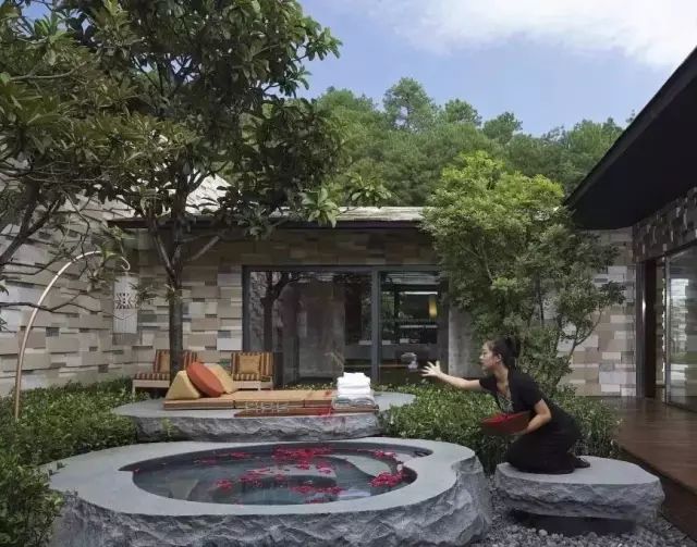 大山里捡回来的石头,大山里的石头块