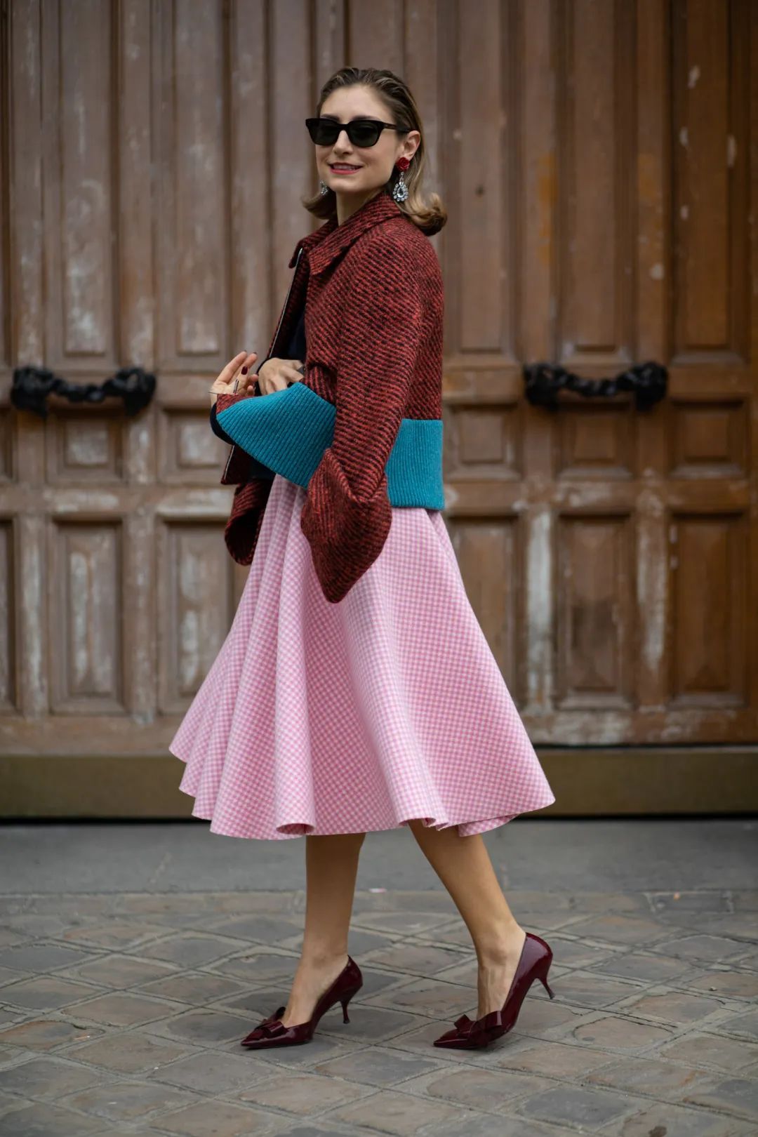 为什么小香风外套穿了显得很驼背,为什么你穿小香风廉价又土气