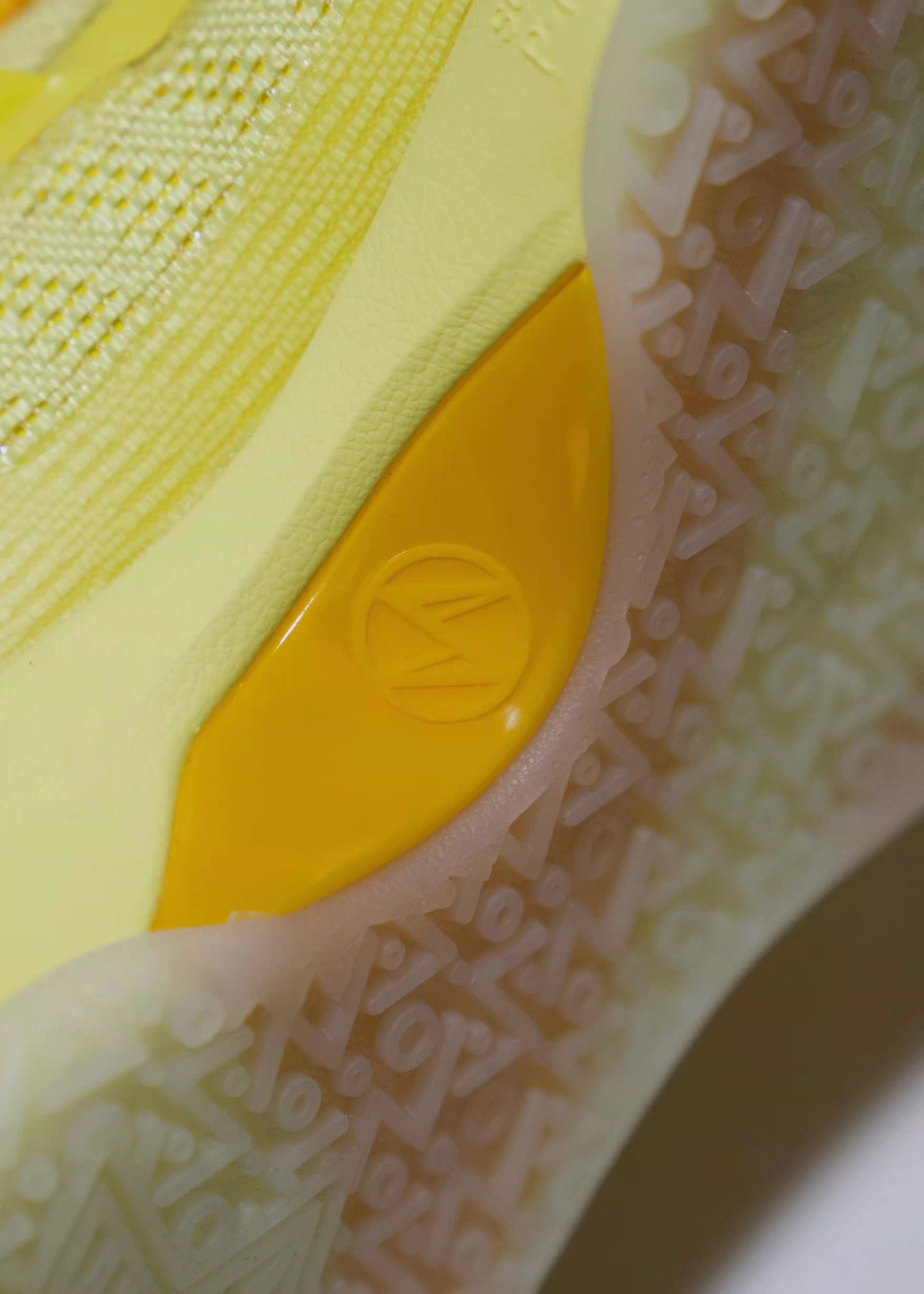 匹克闪电9代篮球鞋曝光！匹克中端篮球鞋的产品力正在逐步提升