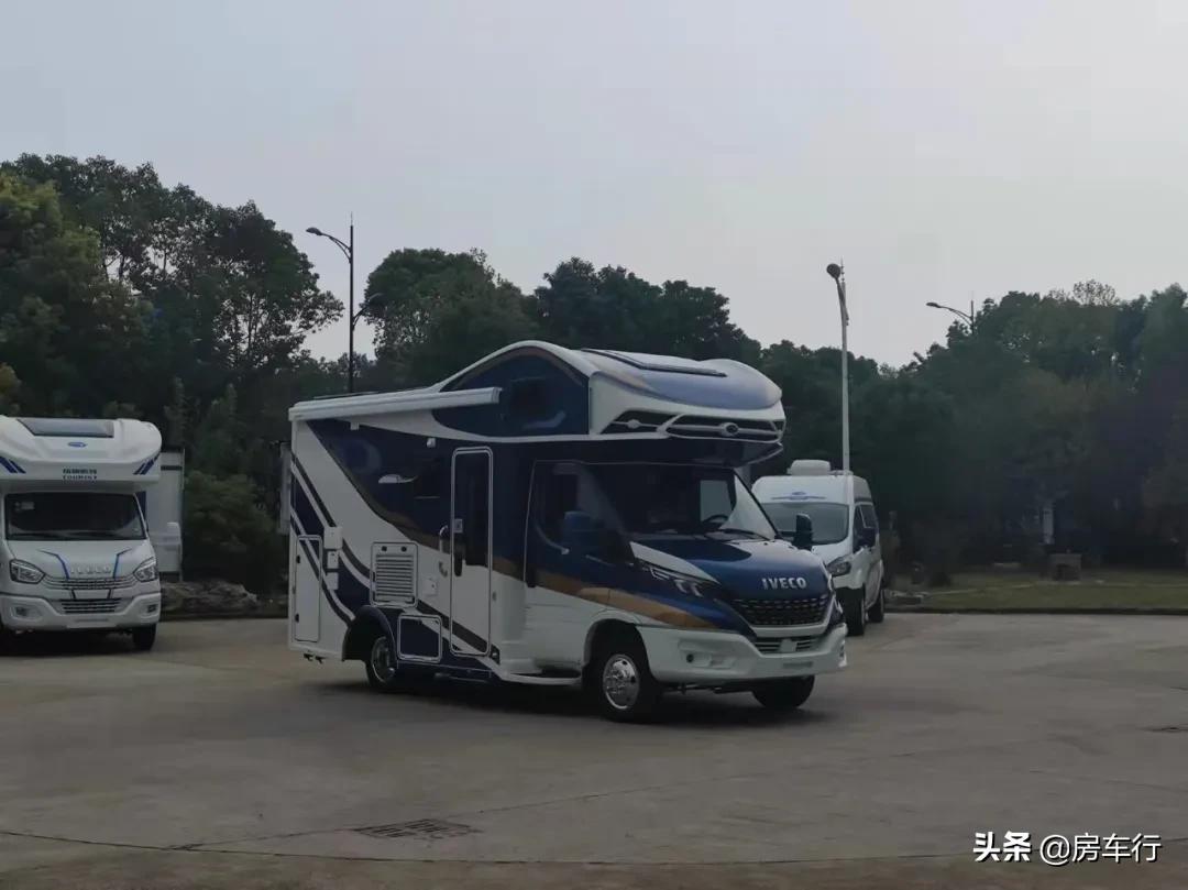 最新款进口顶级依维柯b型房车,依维柯房车推荐10万到20万之间7座