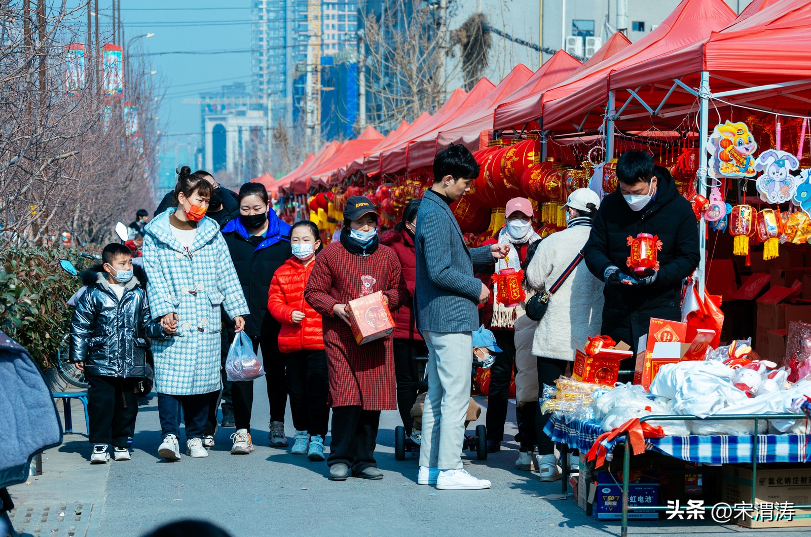陕西渭南：红红火火络绎不绝的西三路灯笼市场图纪