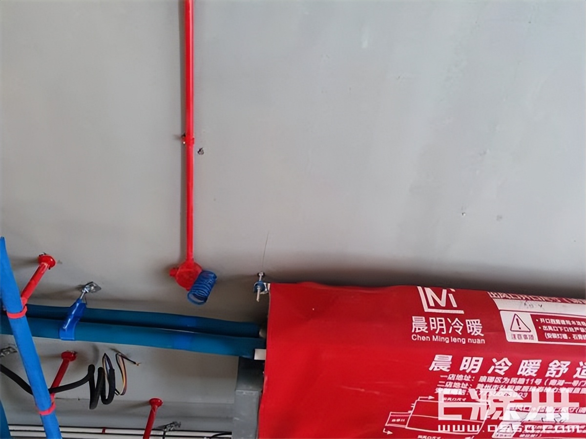 大金空调地暖一体机安装,地暖安装流程现场展示图