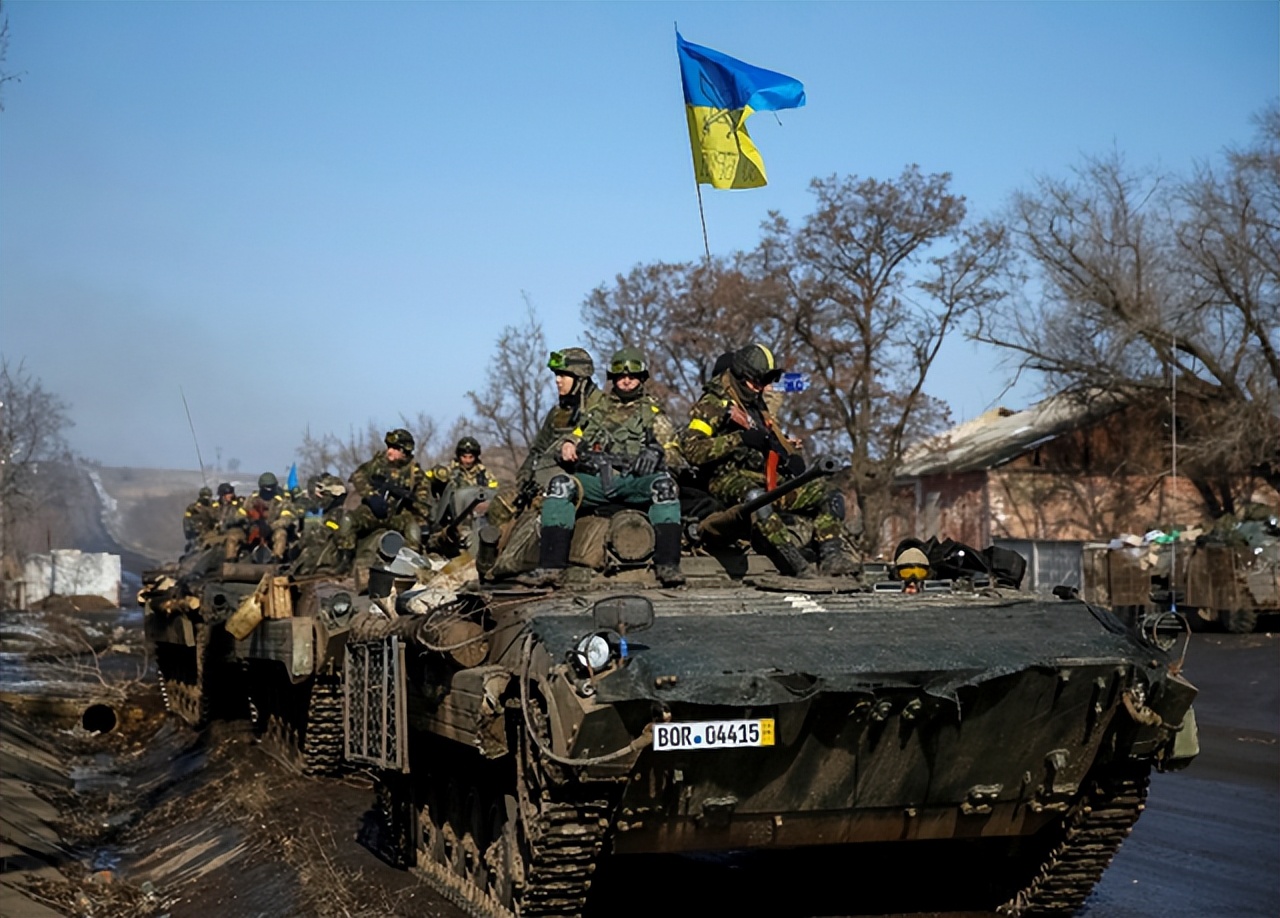 富二代崔凯瑞，娶崇拜毛主席的乌克兰美女，今带丈人一家定居中国