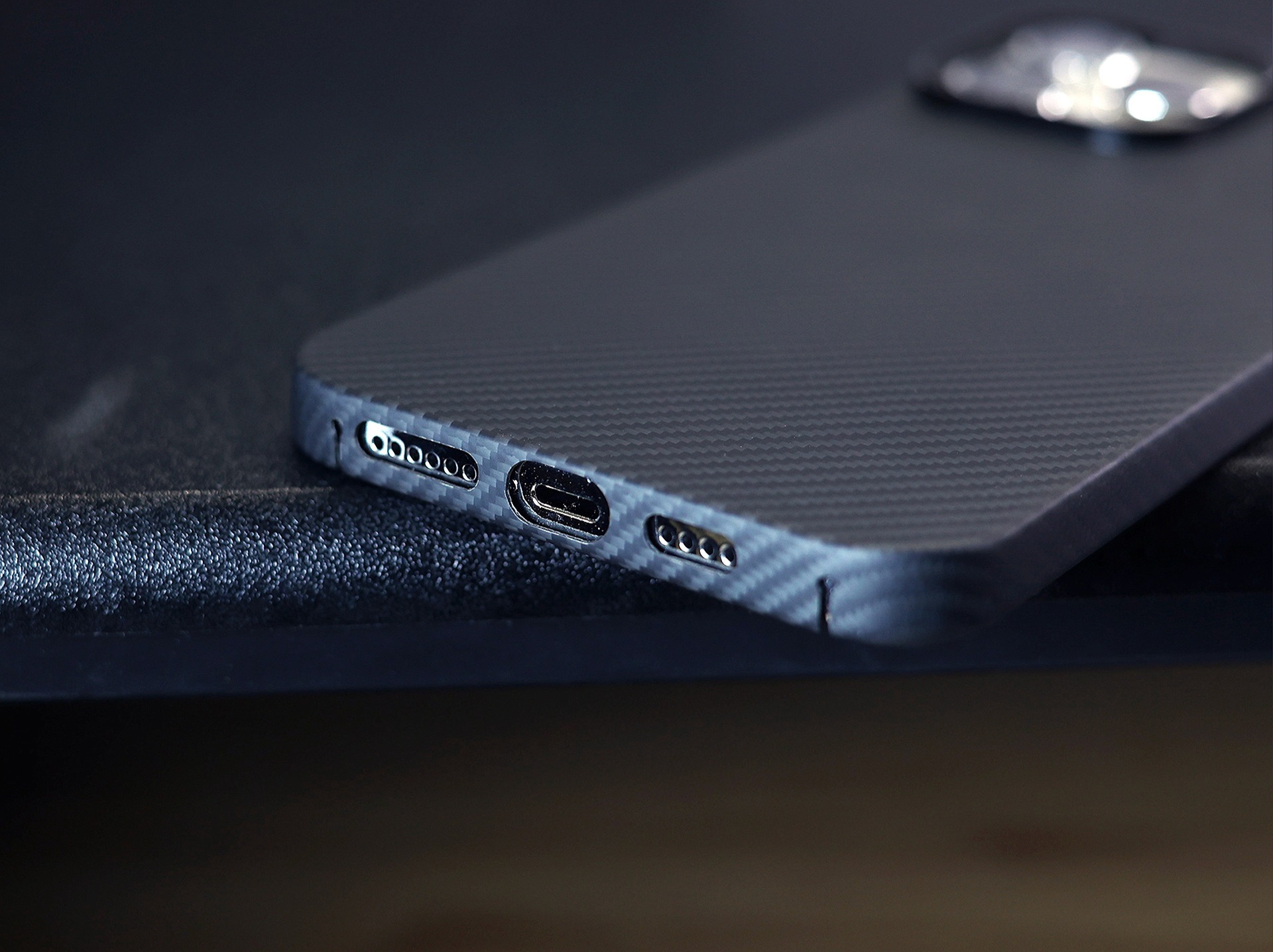 高颜值磁吸手机壳凯夫拉,高级感紫色凯夫拉手机壳