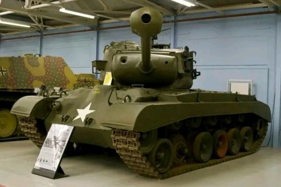 潘兴坦克击毁豹式坦克,坦克世界口径最大的坦克