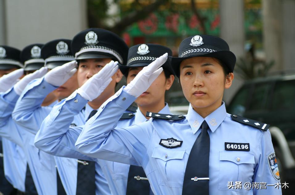 同样是交警为什么车牌不一样,警车上的公安和警察有什么区别