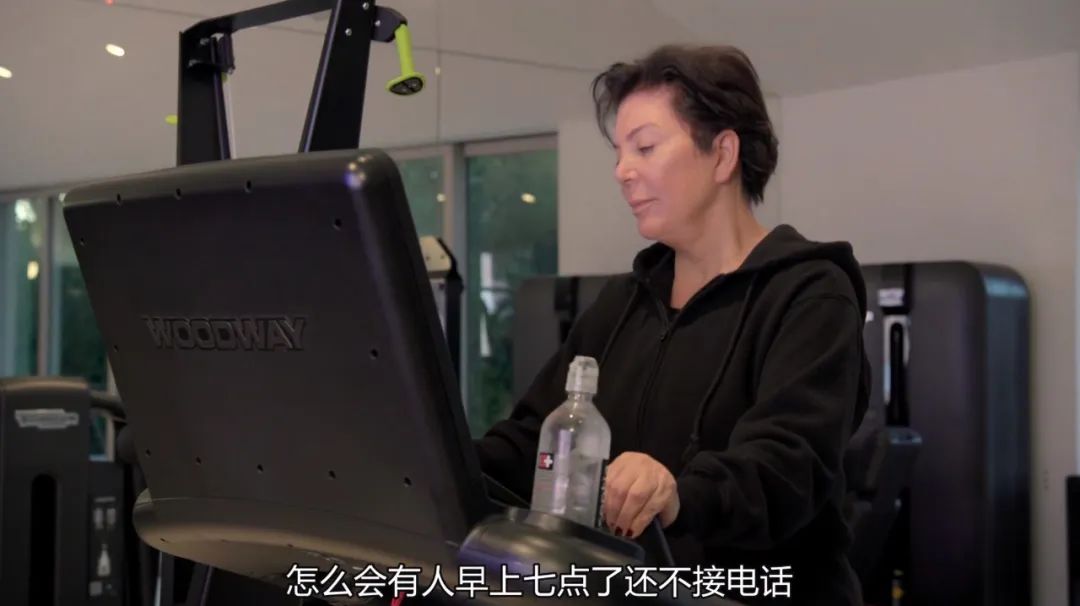 在她面前不值一提,在她面前任何东西都一文不值