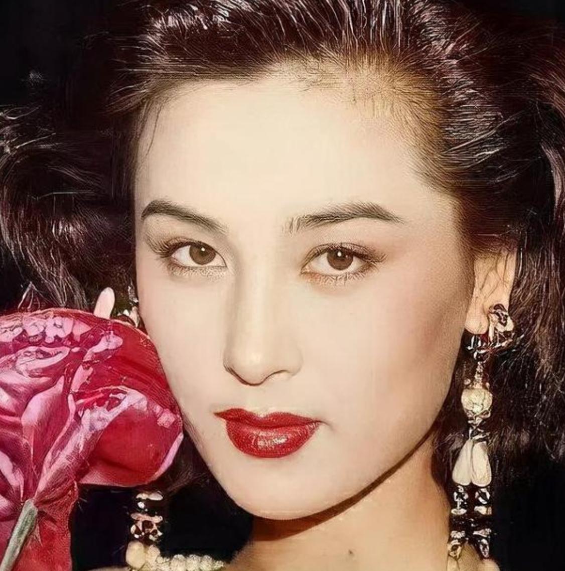 瞿颖年轻时的盛世美颜图文,初代瞿颖