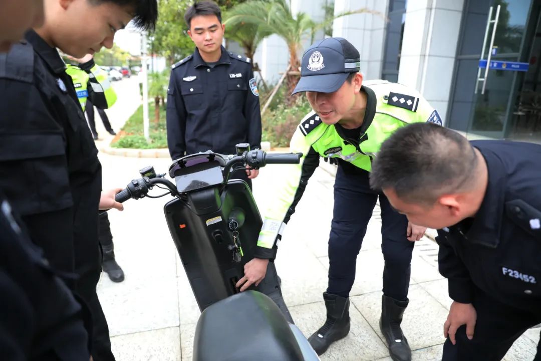 在柳州电动车上什么牌是正规的,柳州电车牌照怎么区分真假