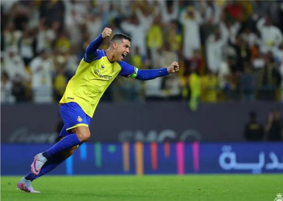 C罗世界波破门+主动让点，利雅得胜利2：1逆转取胜，榜首却不保！