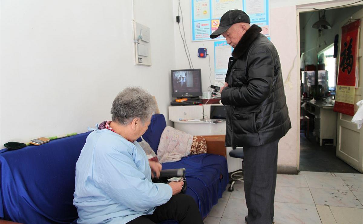 没有退休金的老人晚年生活很惨吗,没有退休金的老人怎么办