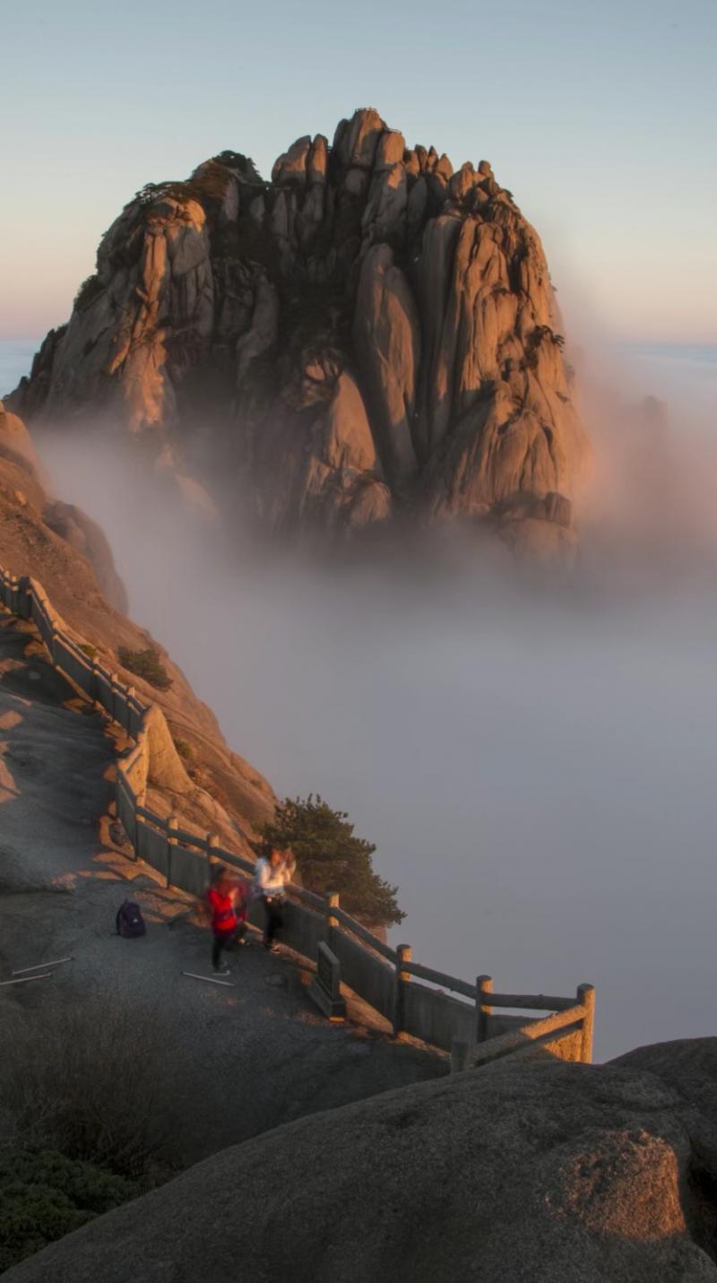 【名篇•文学艺术网】卢子英佳作《春游黄山》