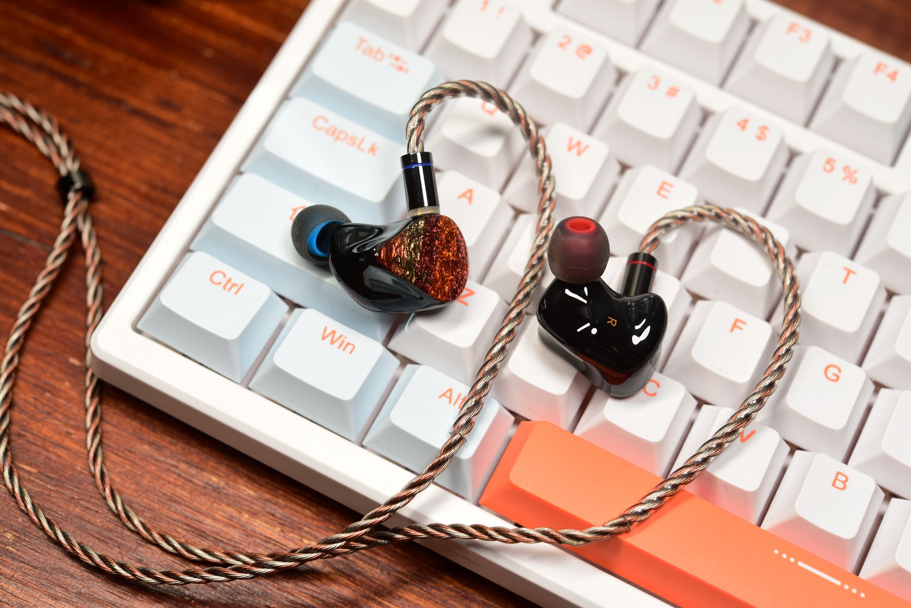 淡而不素方能宁静以致远，国产黑马级耳机品牌AFULP8试听