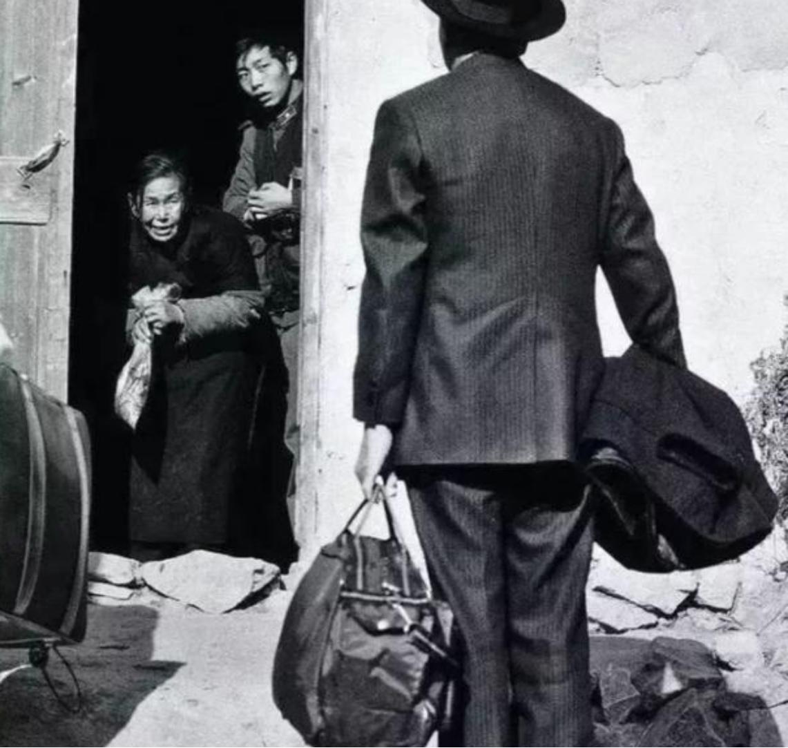 89年,渑池县“烈士”时隔41年归来,众人纷纷围观:真是福大命大