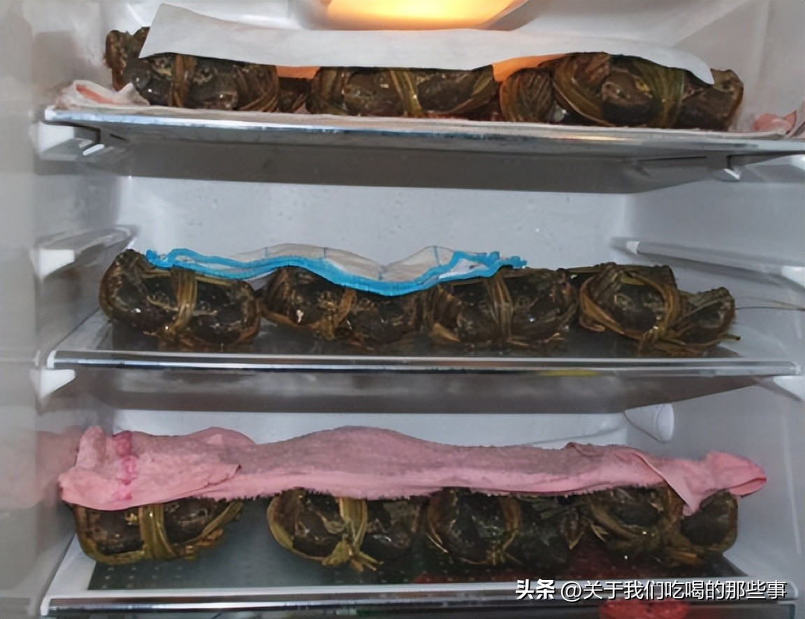 保存螃蟹放水盆里,煮熟的螃蟹放冰箱保鲜可以放几天