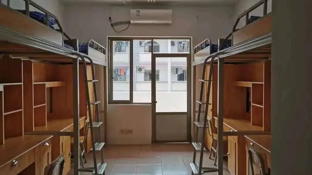 中国大学宿舍,就不能再搞好点吗?