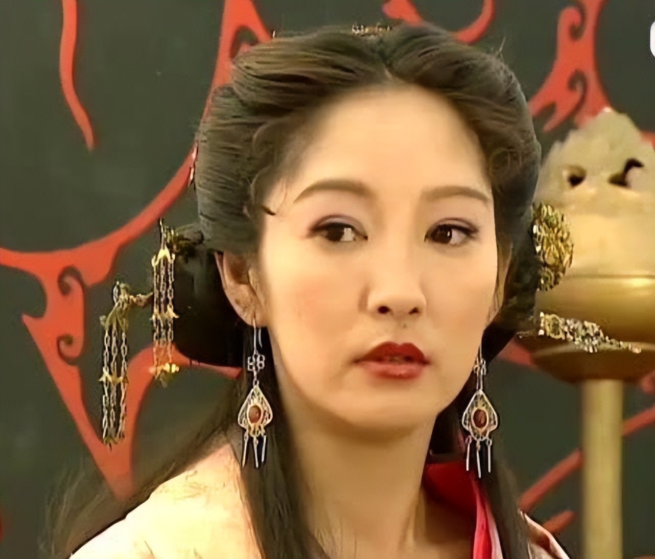 金庸取的最好听的名字,金庸取名100个字汇总