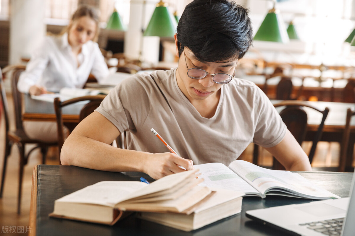 只有初中学历年入几百万,只有初中学历还有什么出路