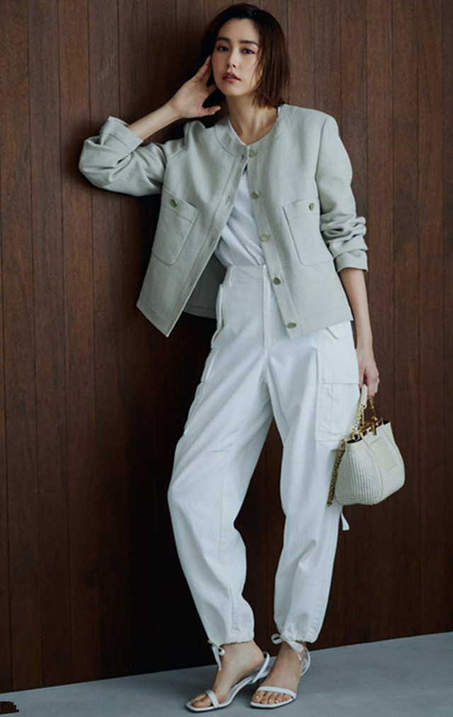 百搭运动休闲凉鞋穿搭,高跟银色凉鞋简单大方穿搭