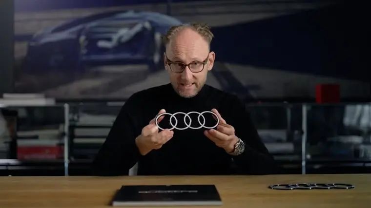 奥迪发光车标夜间效果,奥迪rs5发光标