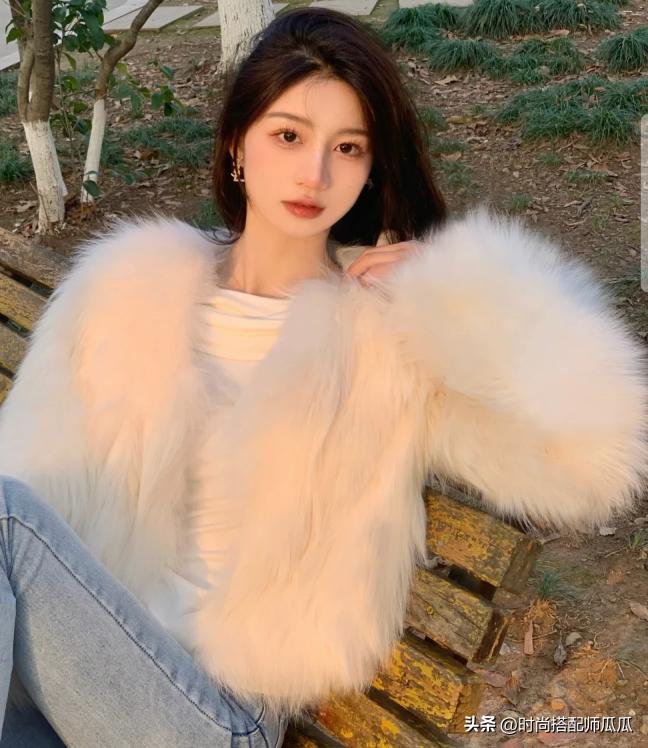 穿皮草显高贵,连帽皮草搭配什么穿好看