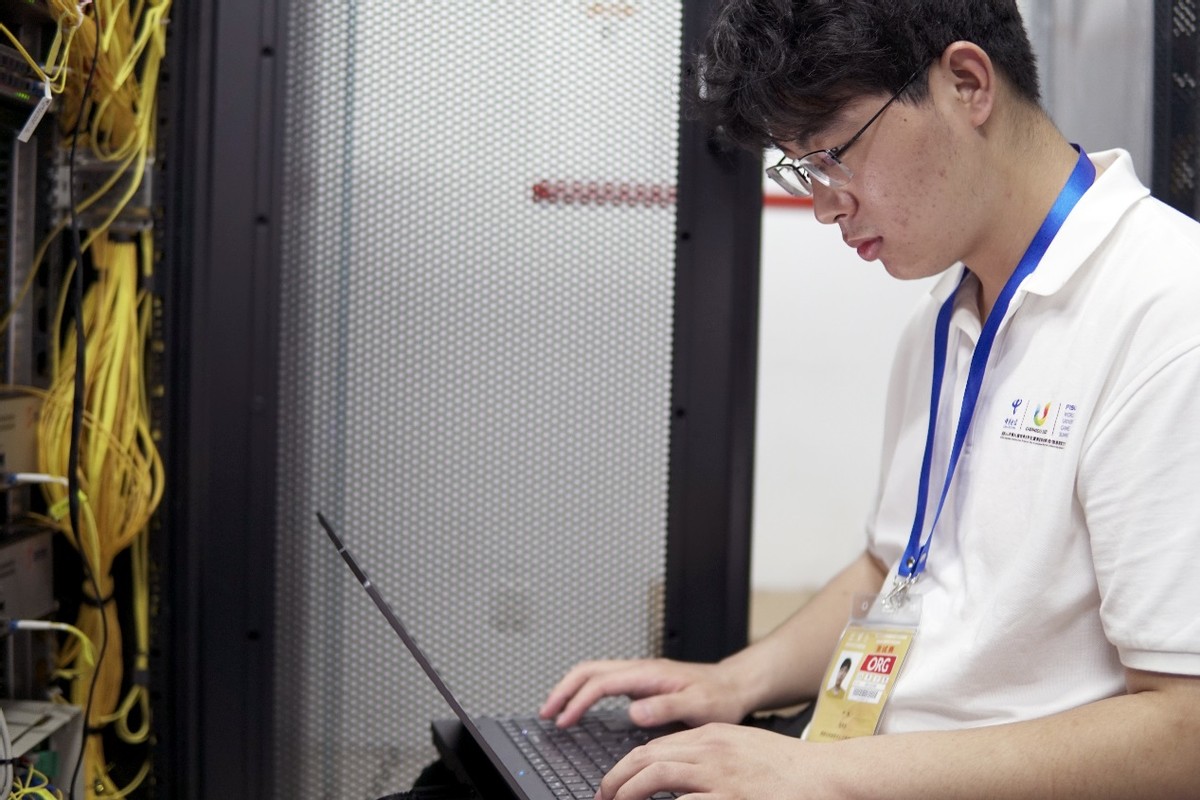 成都大运会火炬传递动作,成都大运会火炬传递圆满结束