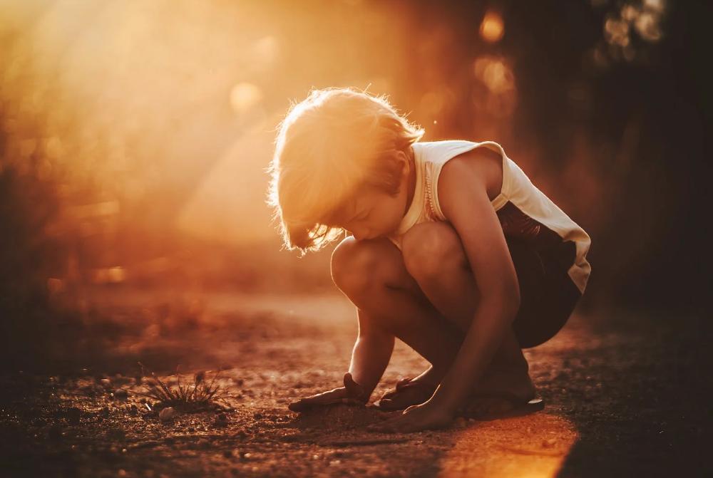 儿童时期遭受心理虐待会对个体之后的发展有何影响？