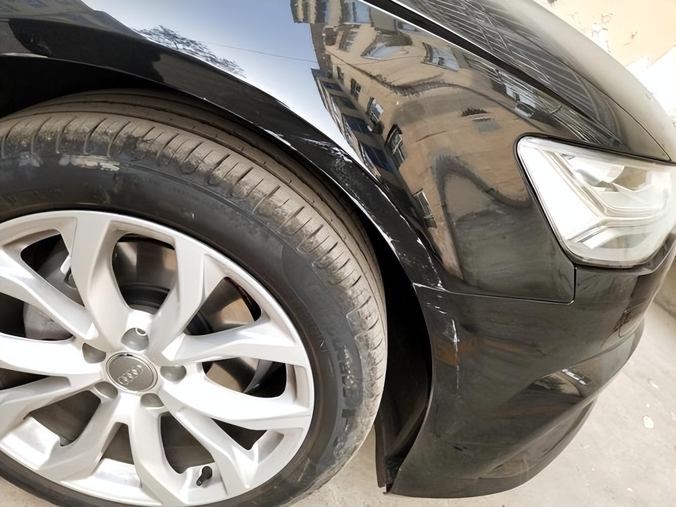 新车自己剐蹭了怎么报保险合适,新车被刮了报保险划算还是自己修