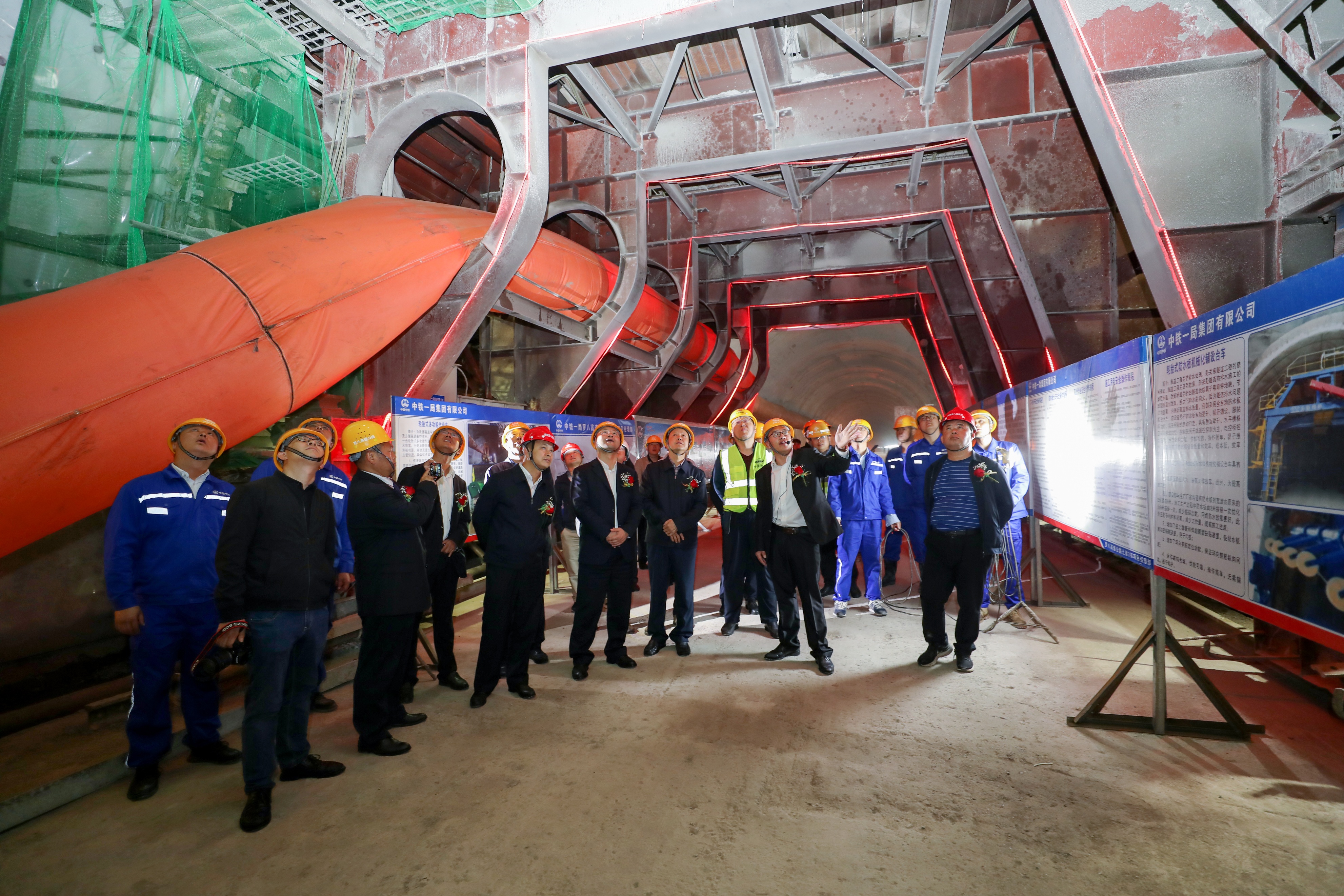 罗八高速公路到八大河,云南澜沧县罗八