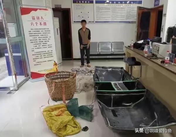 这种“黑鲤鱼”在野外可是个宝贝，钓不得抓不得，属我国特有物种