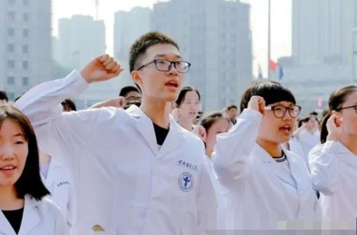 青岛医院招聘紧缺人才,青岛医学部招聘会