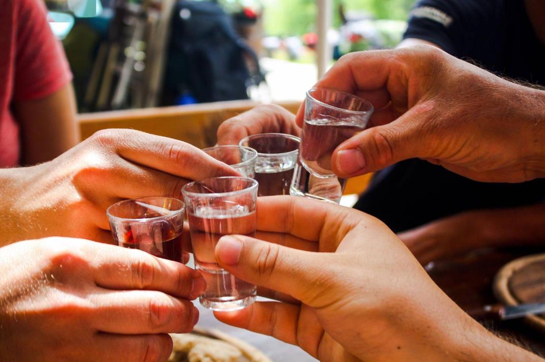 11月20日,河北土豪参加外甥结婚酒席,随礼“过多”引热论,为啥