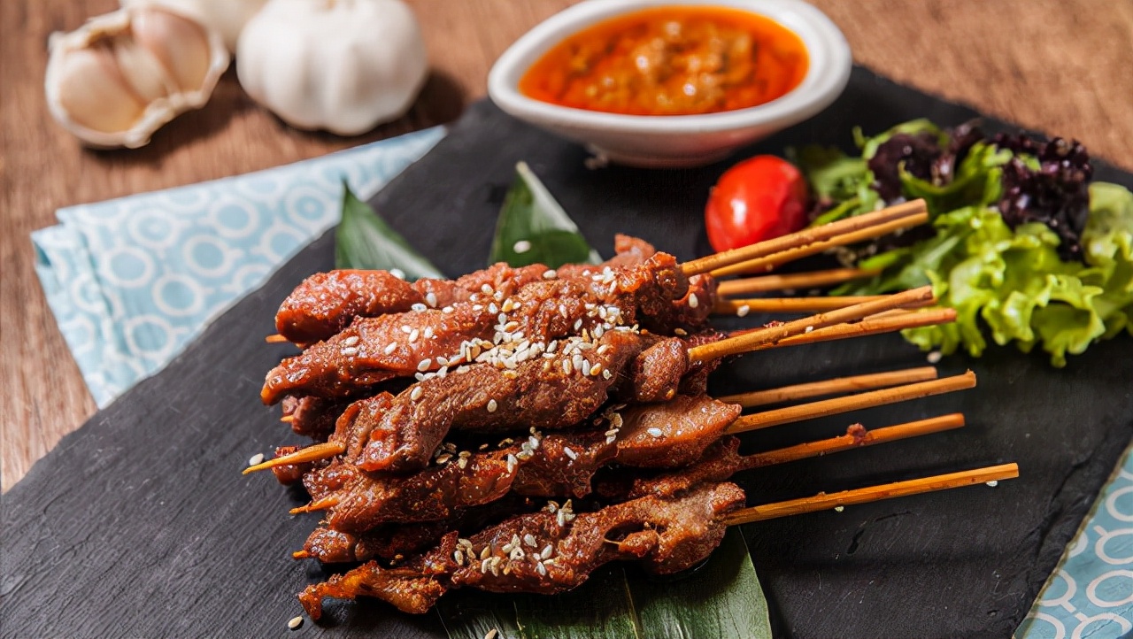 “国王富得流油，居民躺着分钱”，文莱究竟是一个怎样的国家？