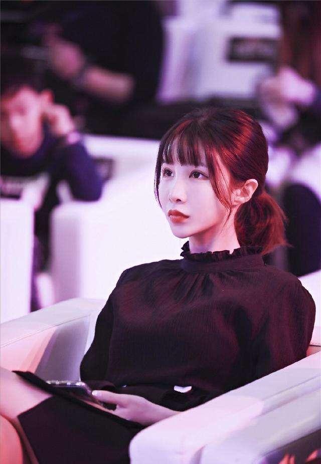 网红富婆租车拍视频装有钱人,养豹的富婆