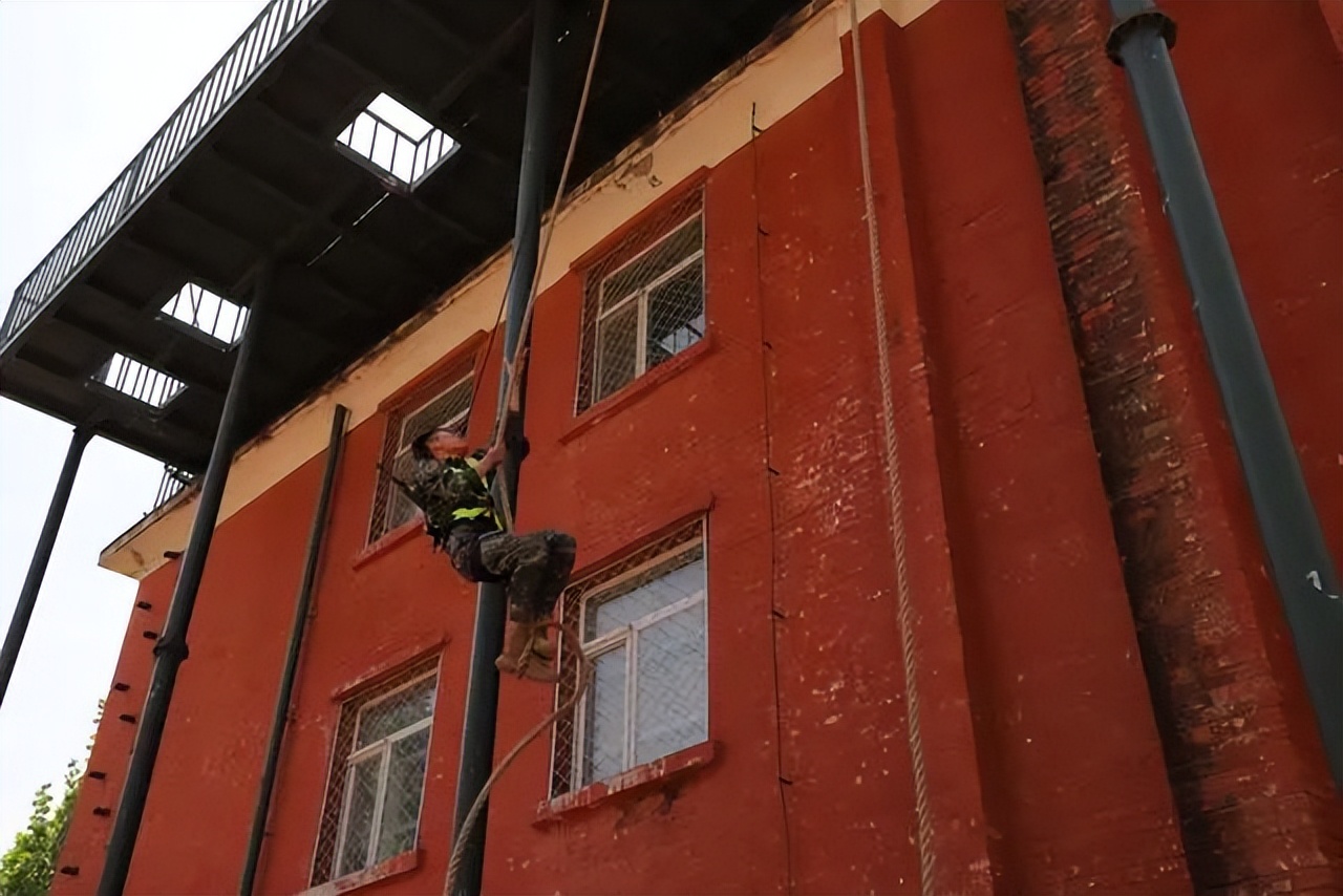 姝﹁瓒婇噹璐熼噸闀胯窇,姝﹁瓒婇噹杩愬姩