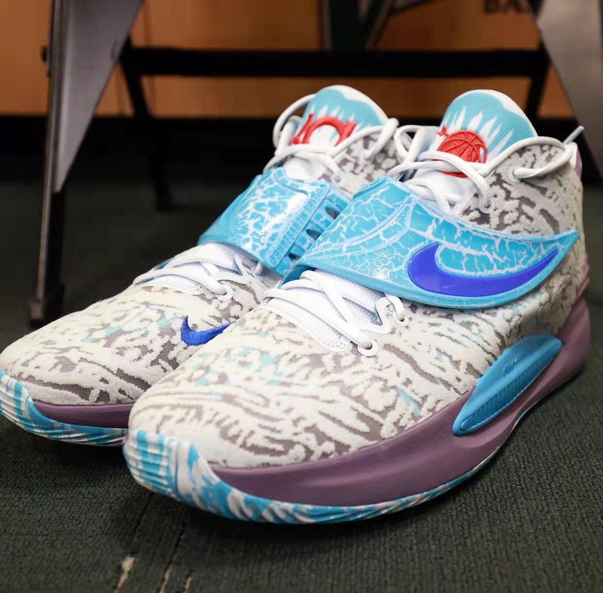 球鞋上脚集锦：0与1的美妙邂逅...